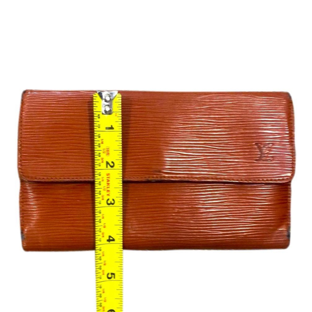 W LOUIS VUITTON Kenyan Fawn EPI Leather Sarah International Long Trifold Wallet - Picture 5 of 14